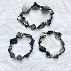 Stretch bracelet with gray stones and gold spacers